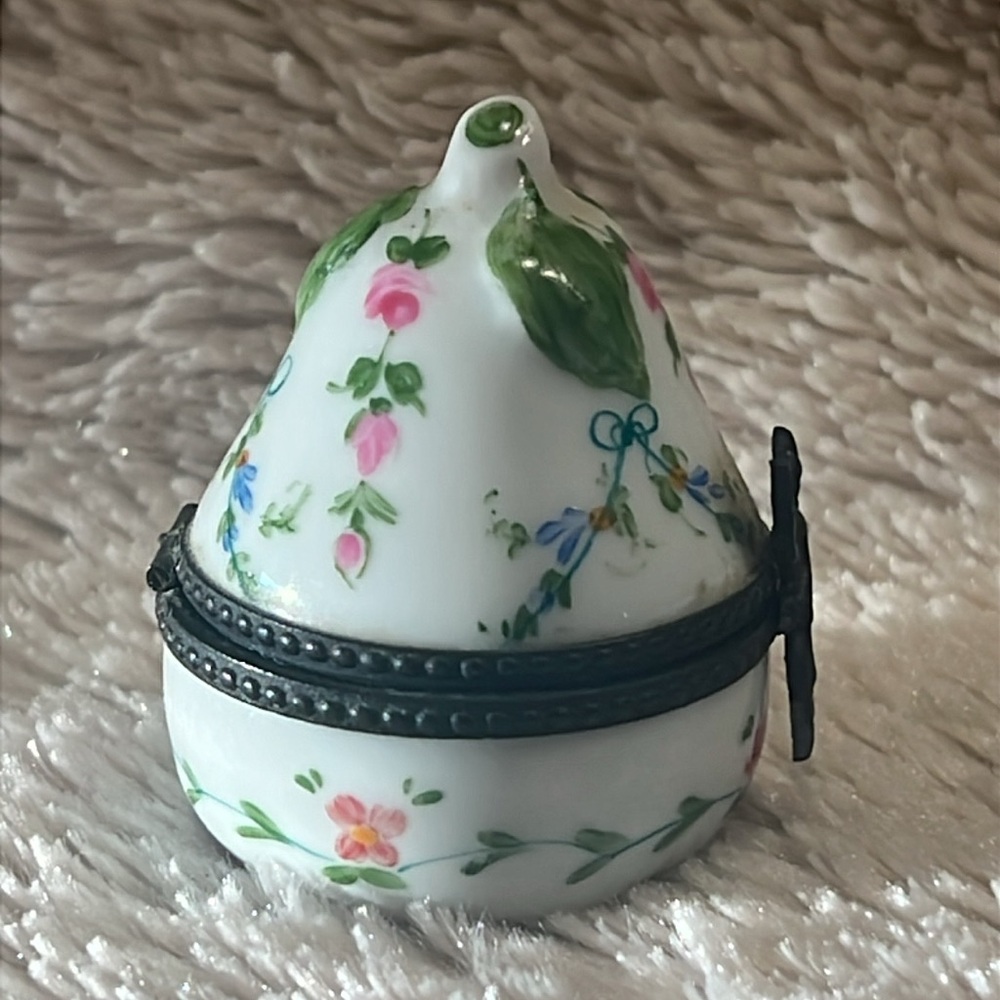 LIMOGES France Peint Main Pear Trinket - Picture 2 of 11